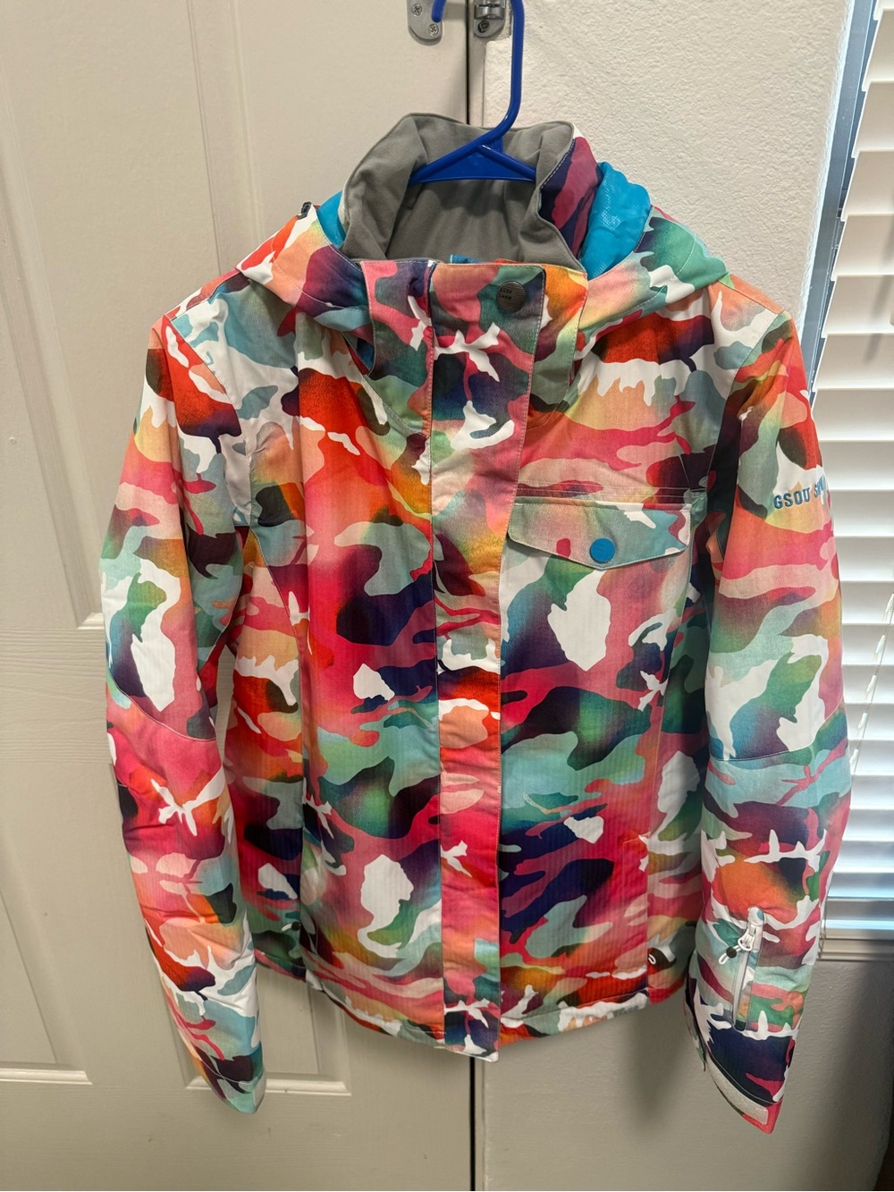 GSOU Snow Women’s Ski Snowboard Jacket Size Large Multicolor Camo Hooded